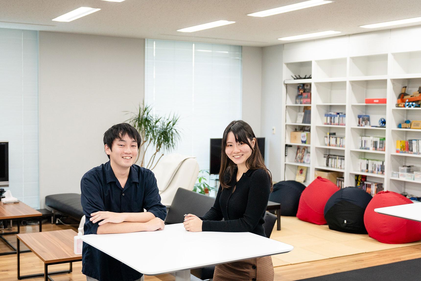 【リフレッシュルーム】（左）シネマティックアーティスト 國枝氏 / （右）キャラクターアーティスト 安藤氏